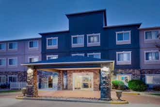 Hotel Baymont Henderson NE Denver photo 1