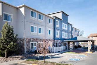 Hotel Baymont Henderson NE Denver photo 2