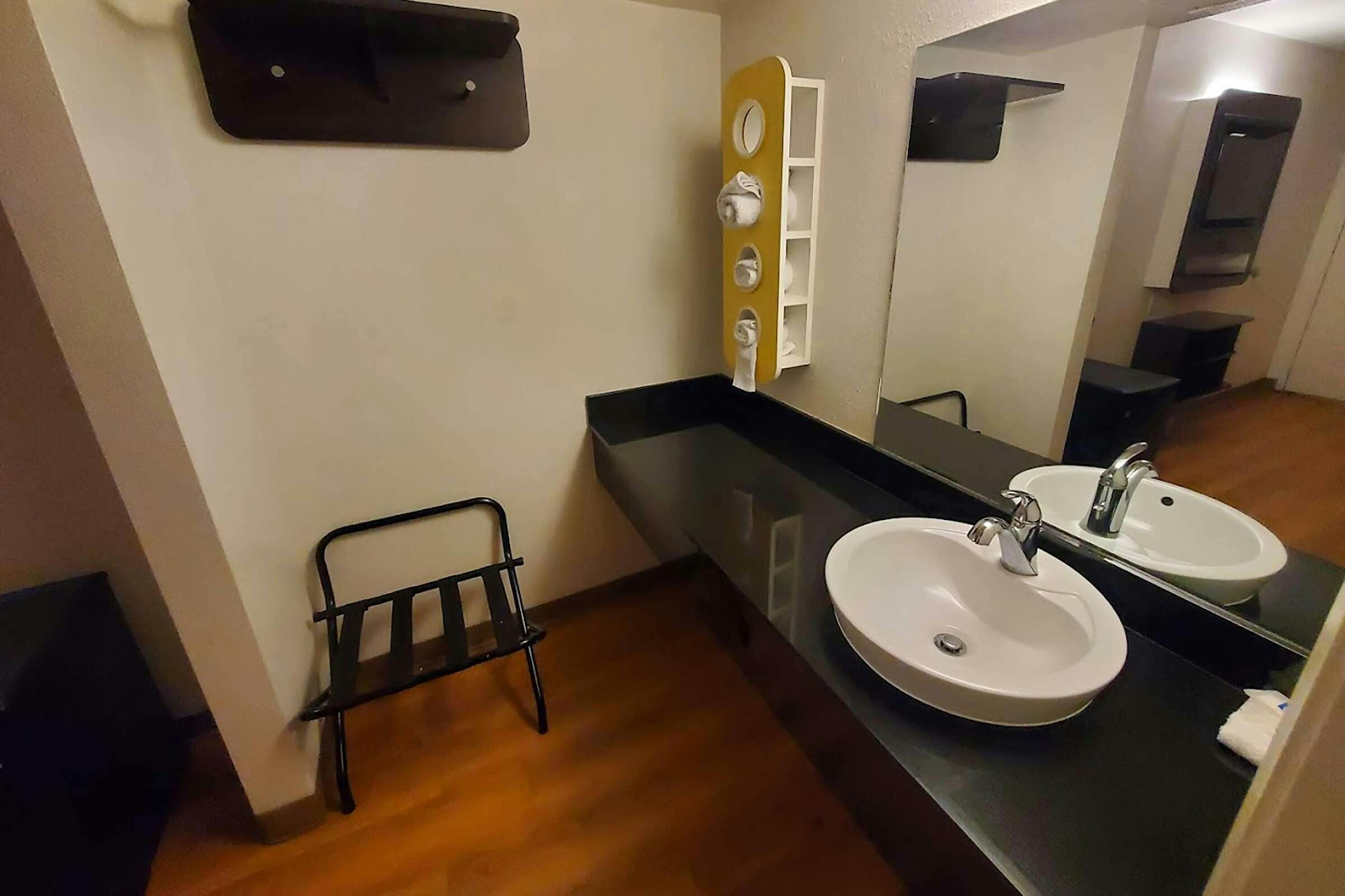 Hotel Super 8 Petaluma photo 2