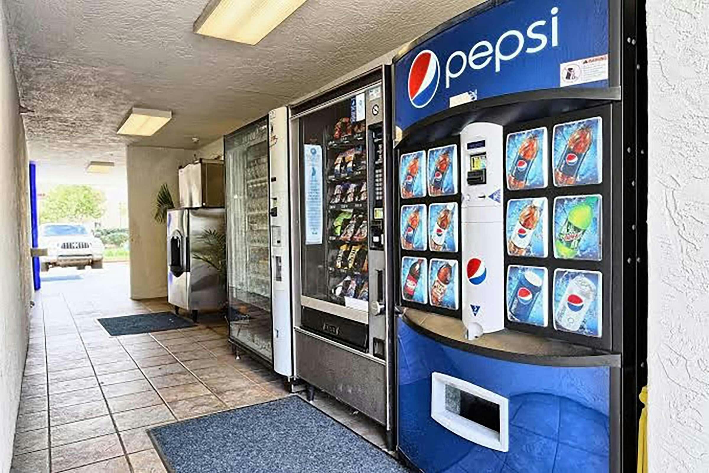 Hotel Super 8 Petaluma photo 3