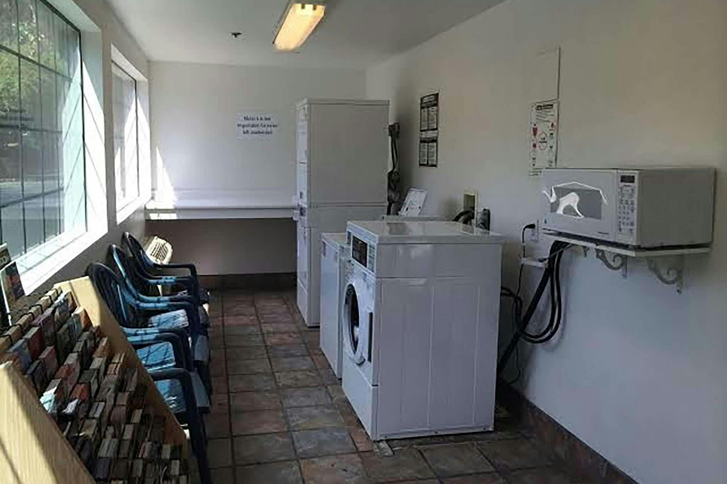 Hotel Super 8 Petaluma photo 4