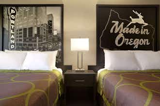 Hotel Super 8 Portland Airport photo 2