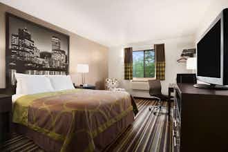 Hotel Super 8 Portland Airport photo 5