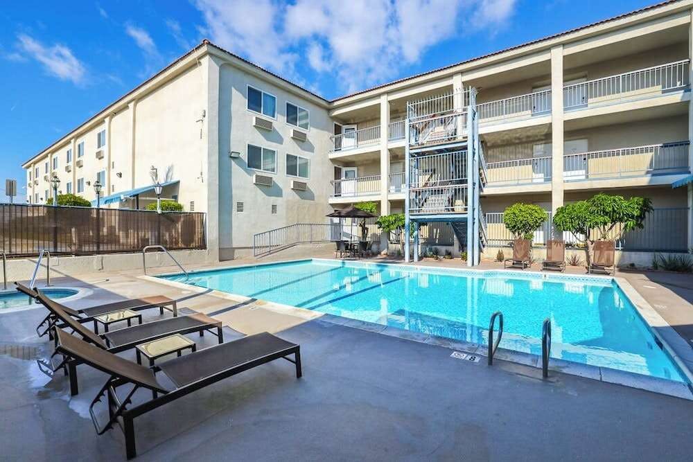 Brookhurst Plaza Inn