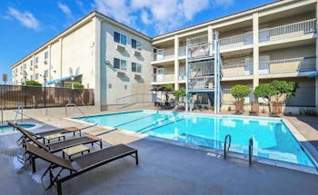 Brookhurst Plaza Inn