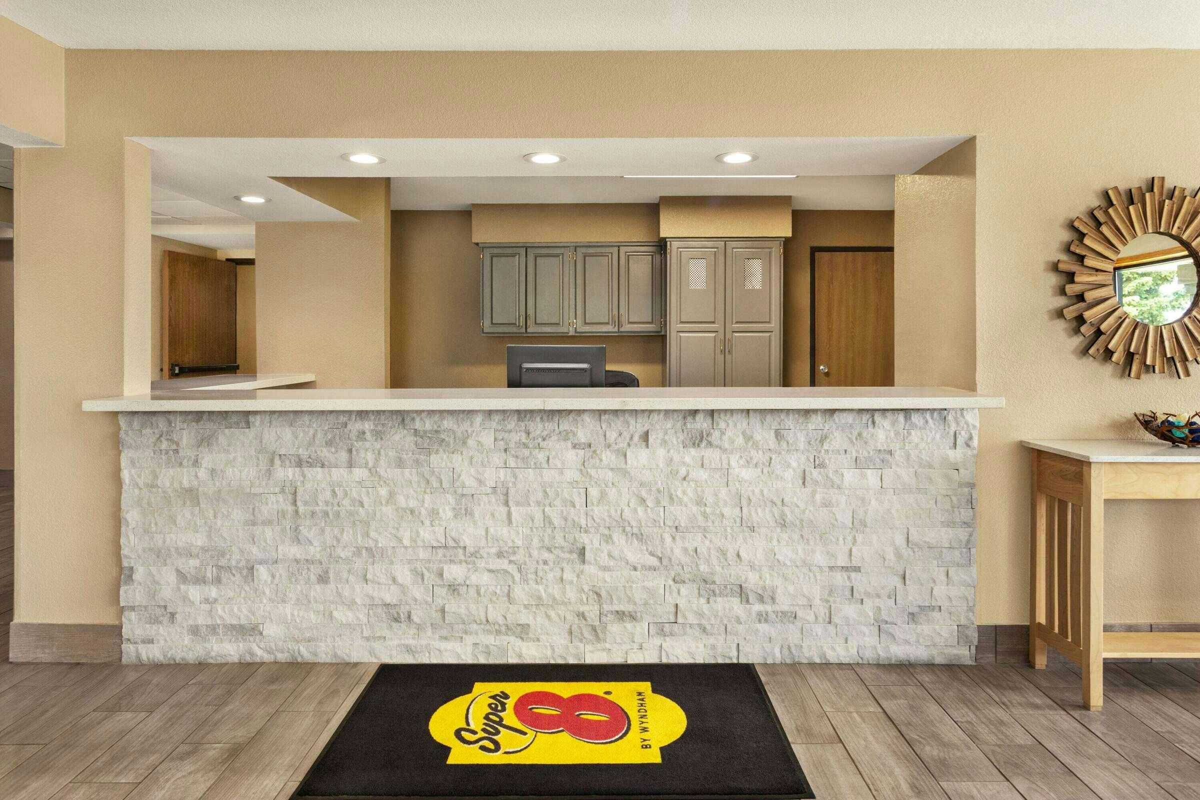 Hotel Super 8 by Wyndham Ankeny/Des Moines Area photo 1