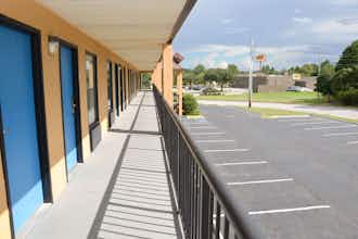 Hotel Baymont by Wyndham Santee photo 2