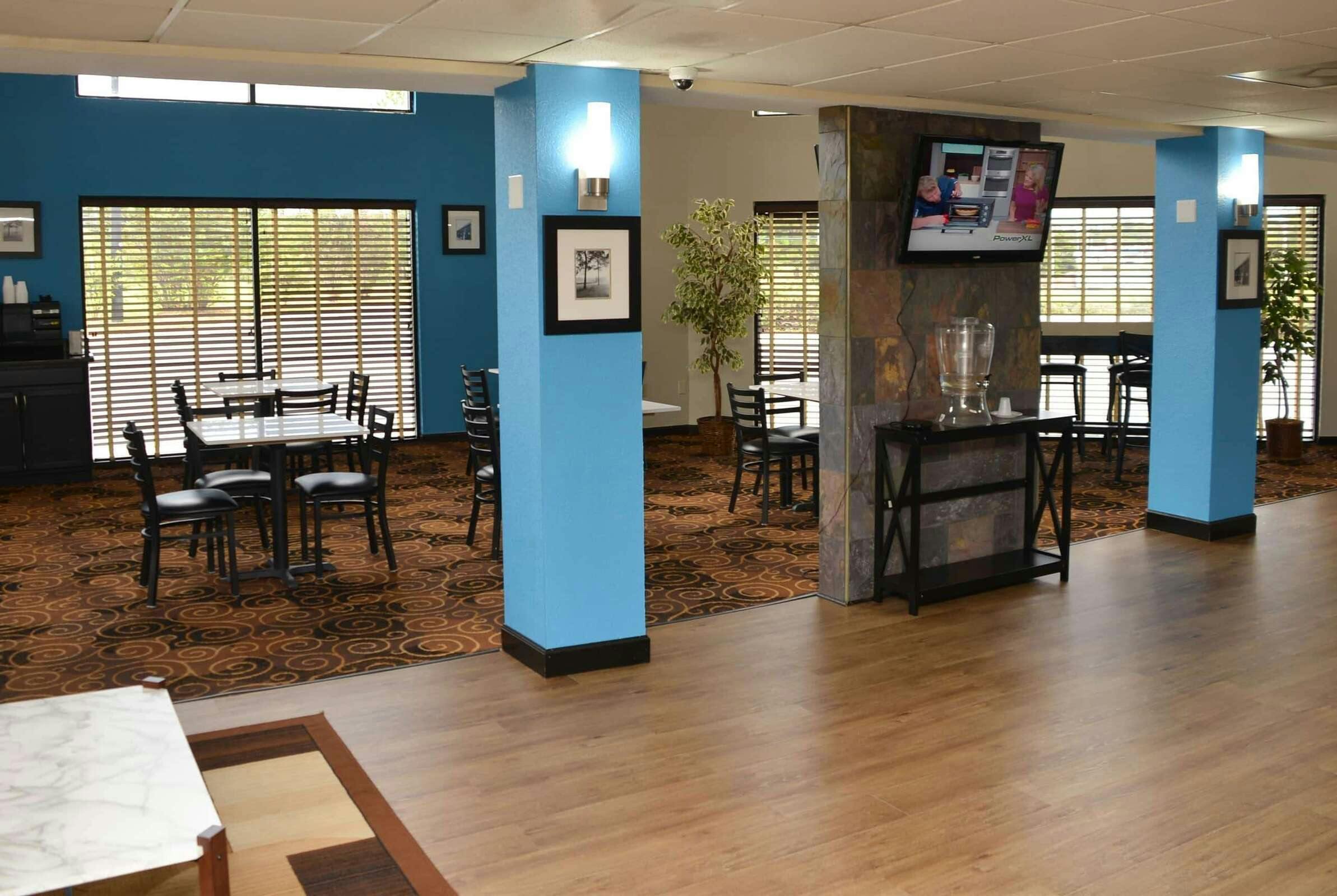 Hotel Baymont by Wyndham Santee photo 5