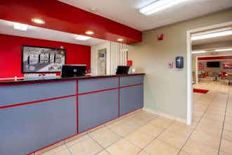 Hotel Super 8 by Wyndham Sandusky photo 1