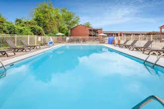 Hotel Super 8 by Wyndham Sandusky photo 3