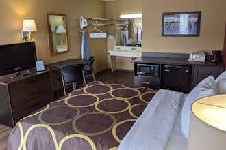 Hotel Super 8 by Wyndham Sandusky photo 5