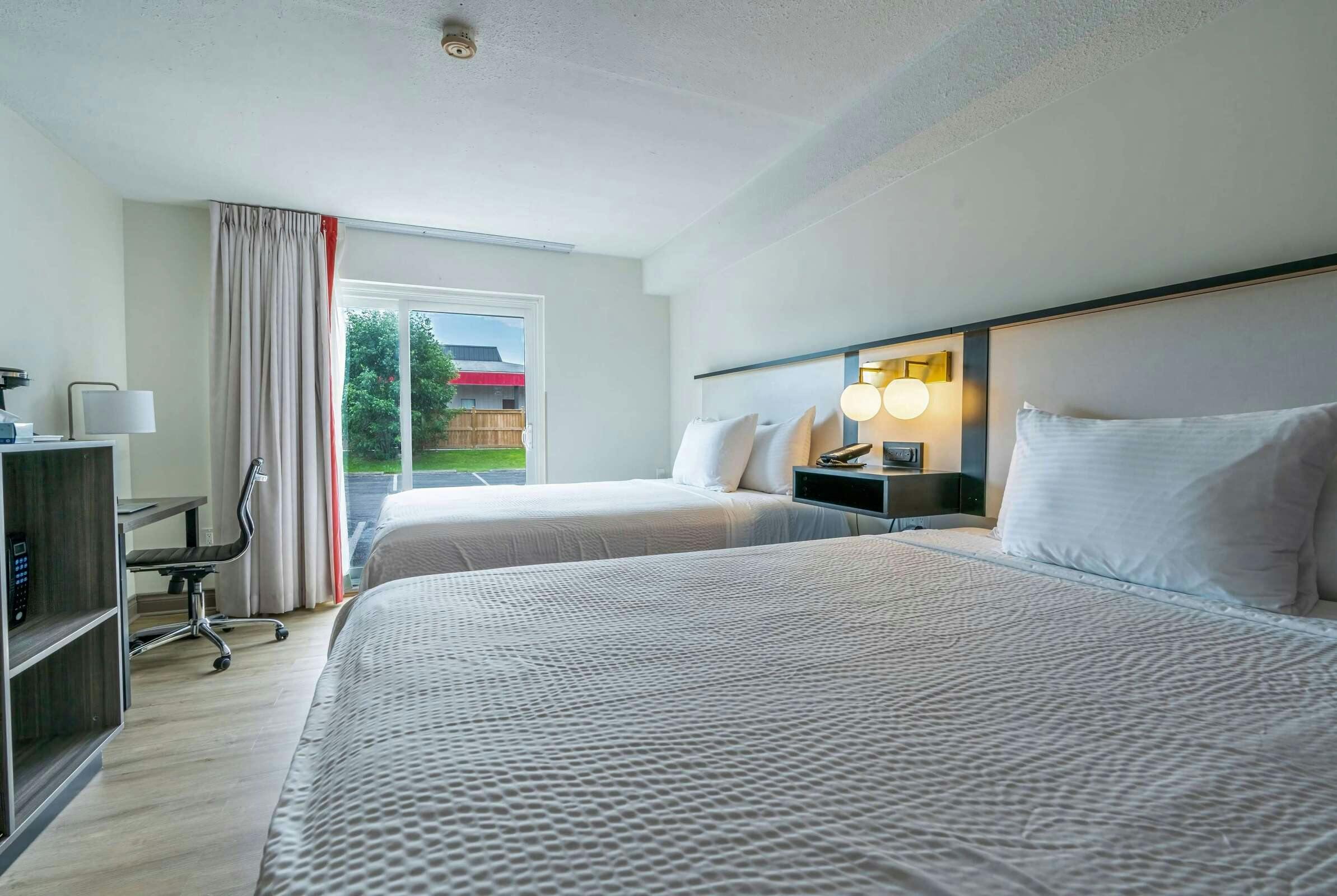 Hotel Ramada by Wyndham Kingston photo 2