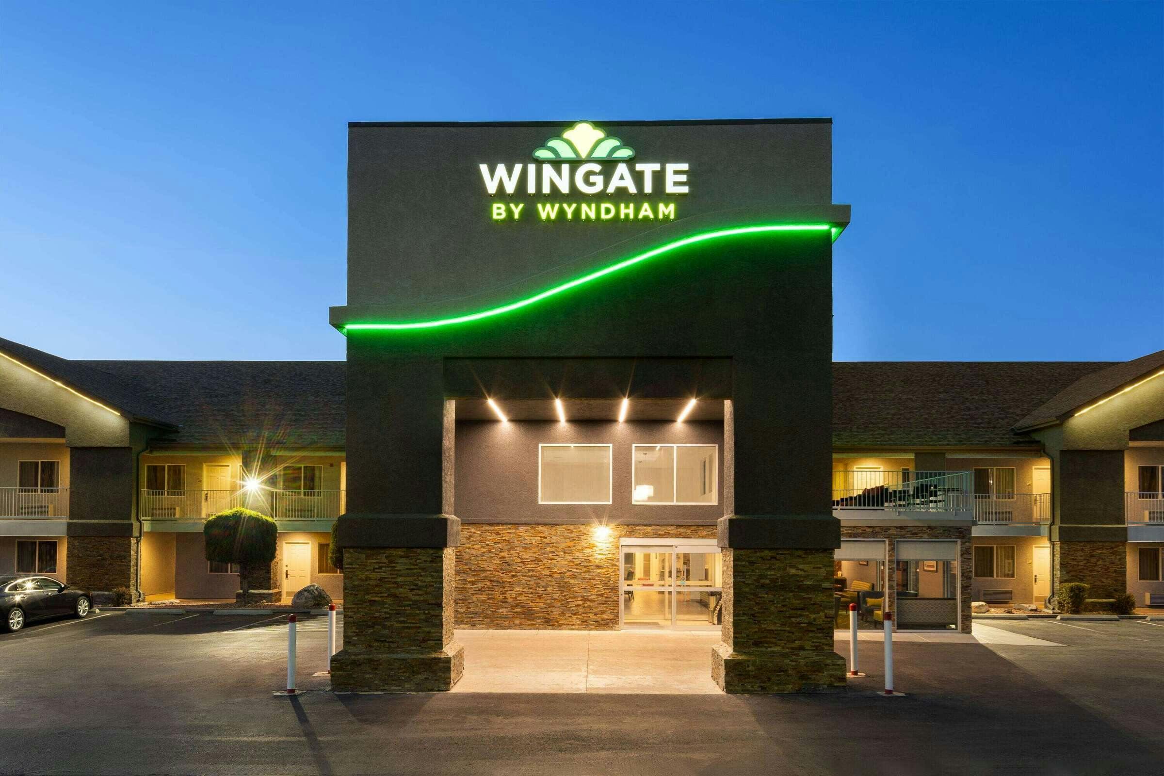 Hotel Wingate by Wyndham Cedar City photo 2