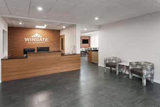 Hotel Wingate by Wyndham Sheboygan photo 4