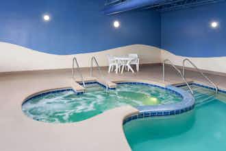 Hotel Wingate by Wyndham Sheboygan photo 5