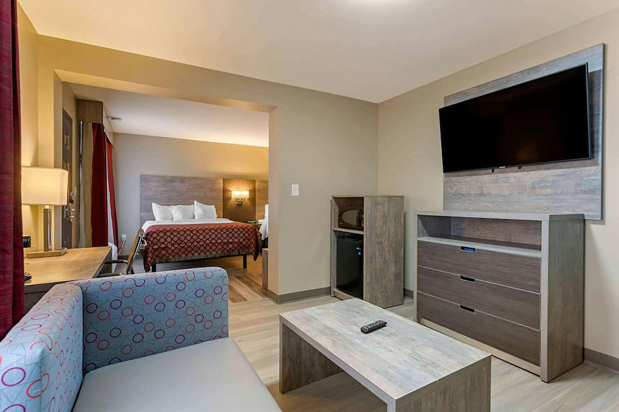 Hotel Days Inn & Suites by Wyndham Bowling Green photo 5