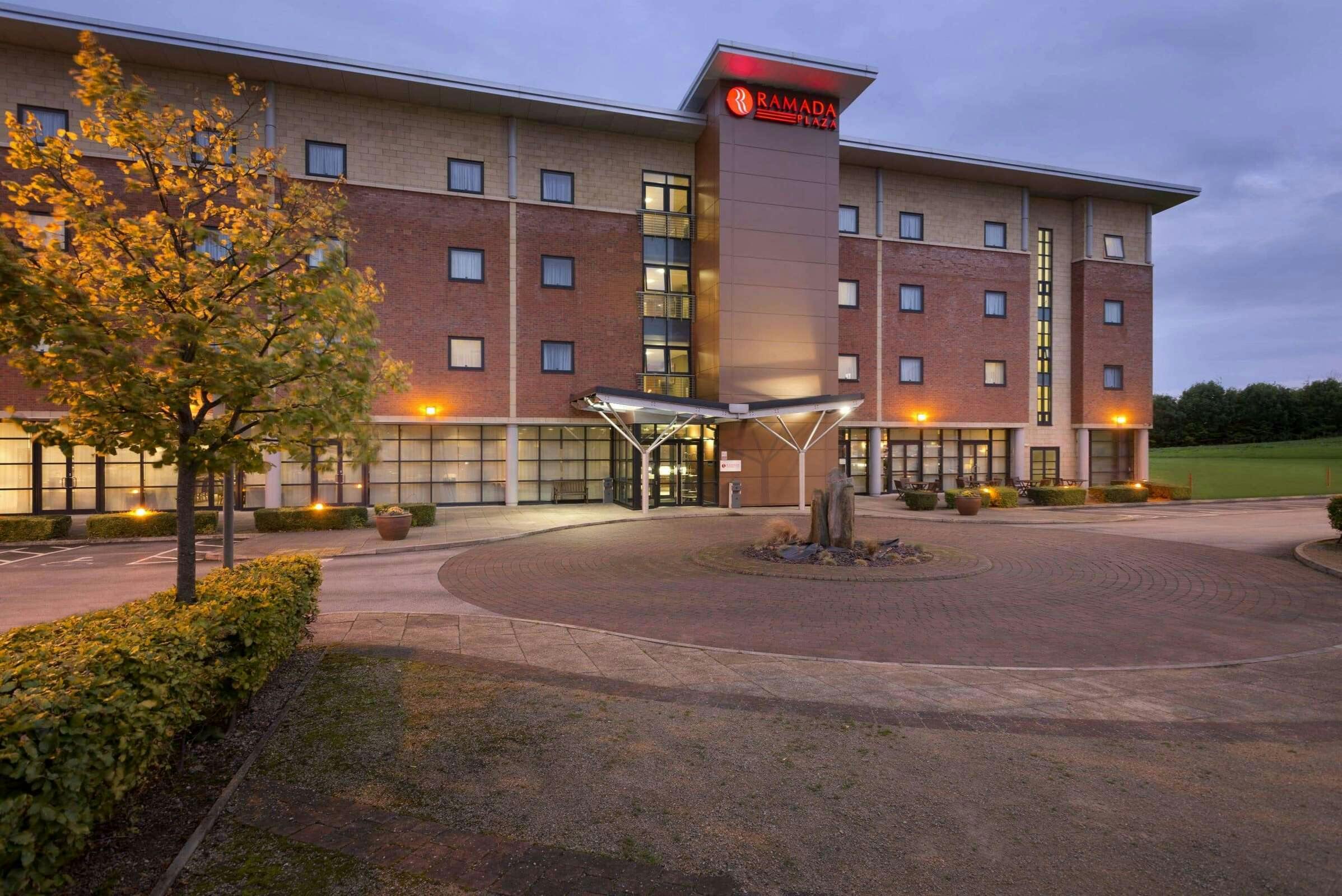 Hotel Ramada Plaza by Wyndham Wrexham photo 1