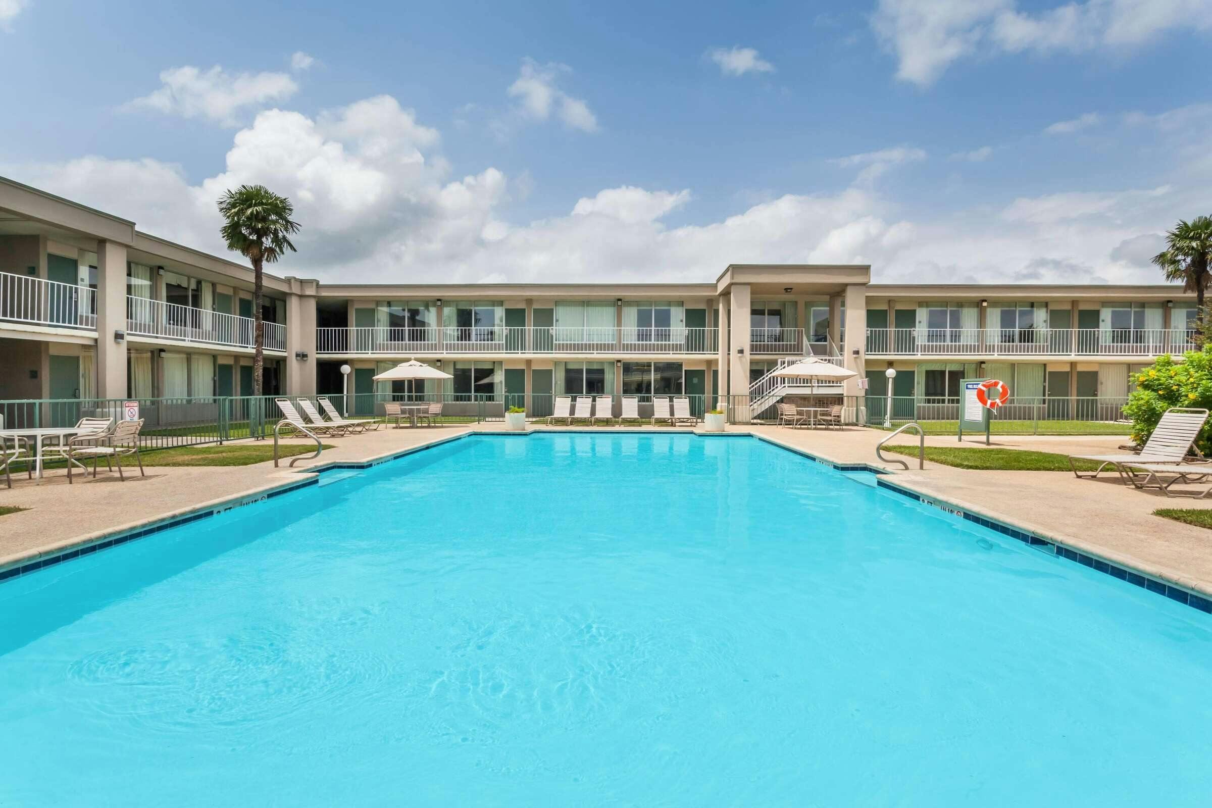 Hotel Days Inn Seguin TX photo 5