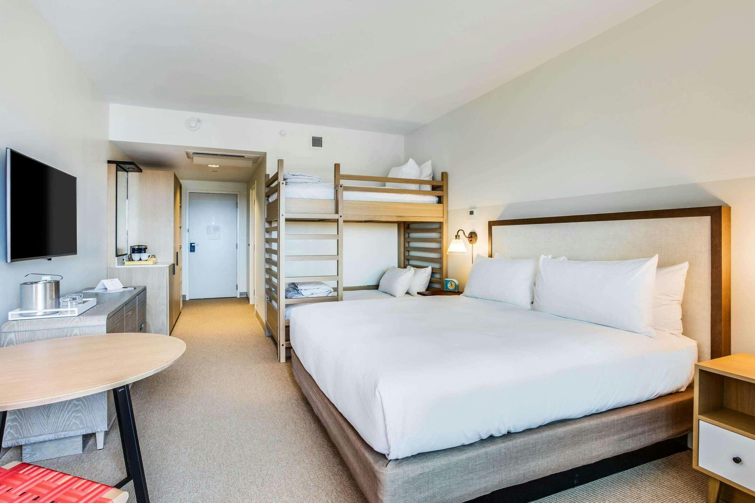 Hotel The Lodge at Gulf State Park, A Hilton Hotel photo 1