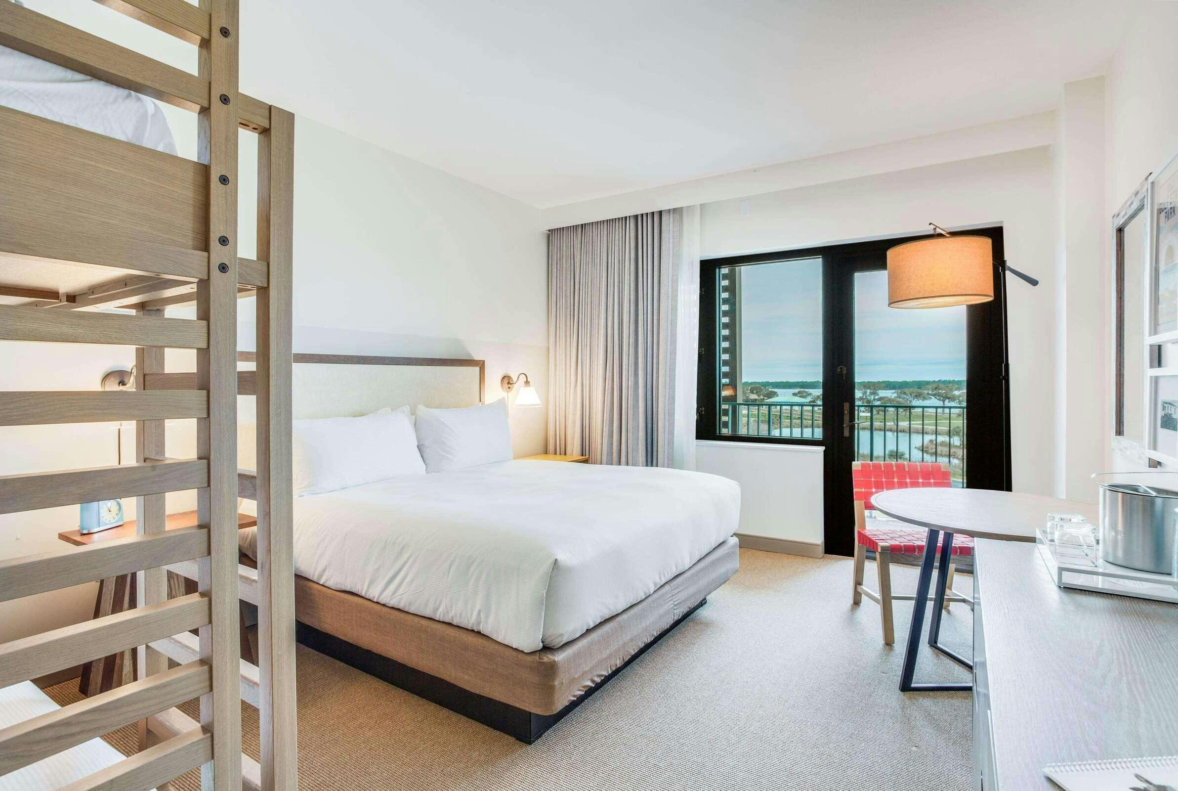 Hotel The Lodge at Gulf State Park, A Hilton Hotel photo 2