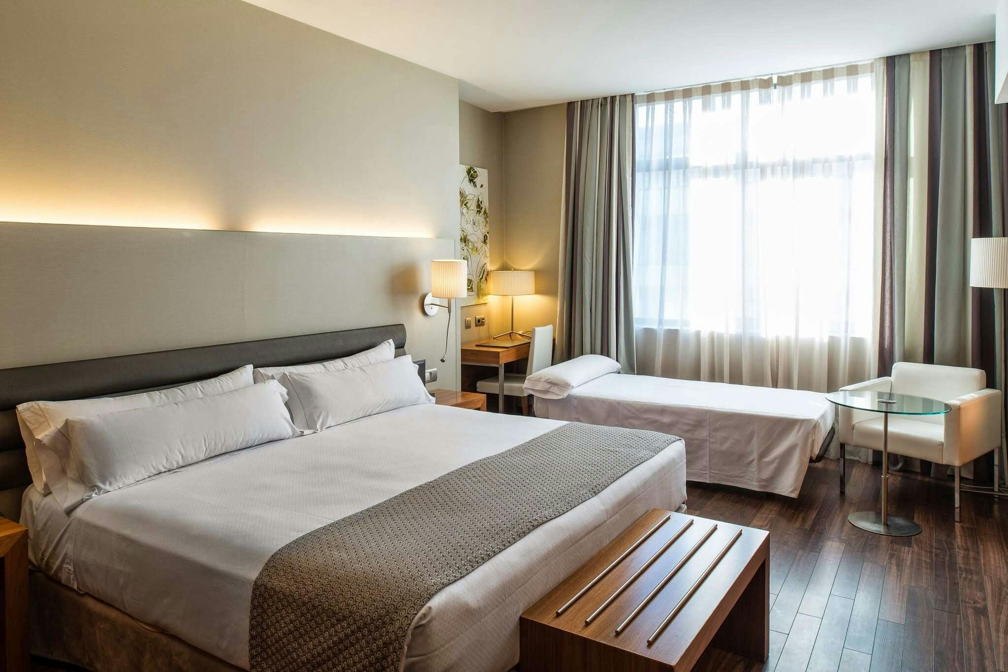 Hotel Catalonia Ramblas photo 3