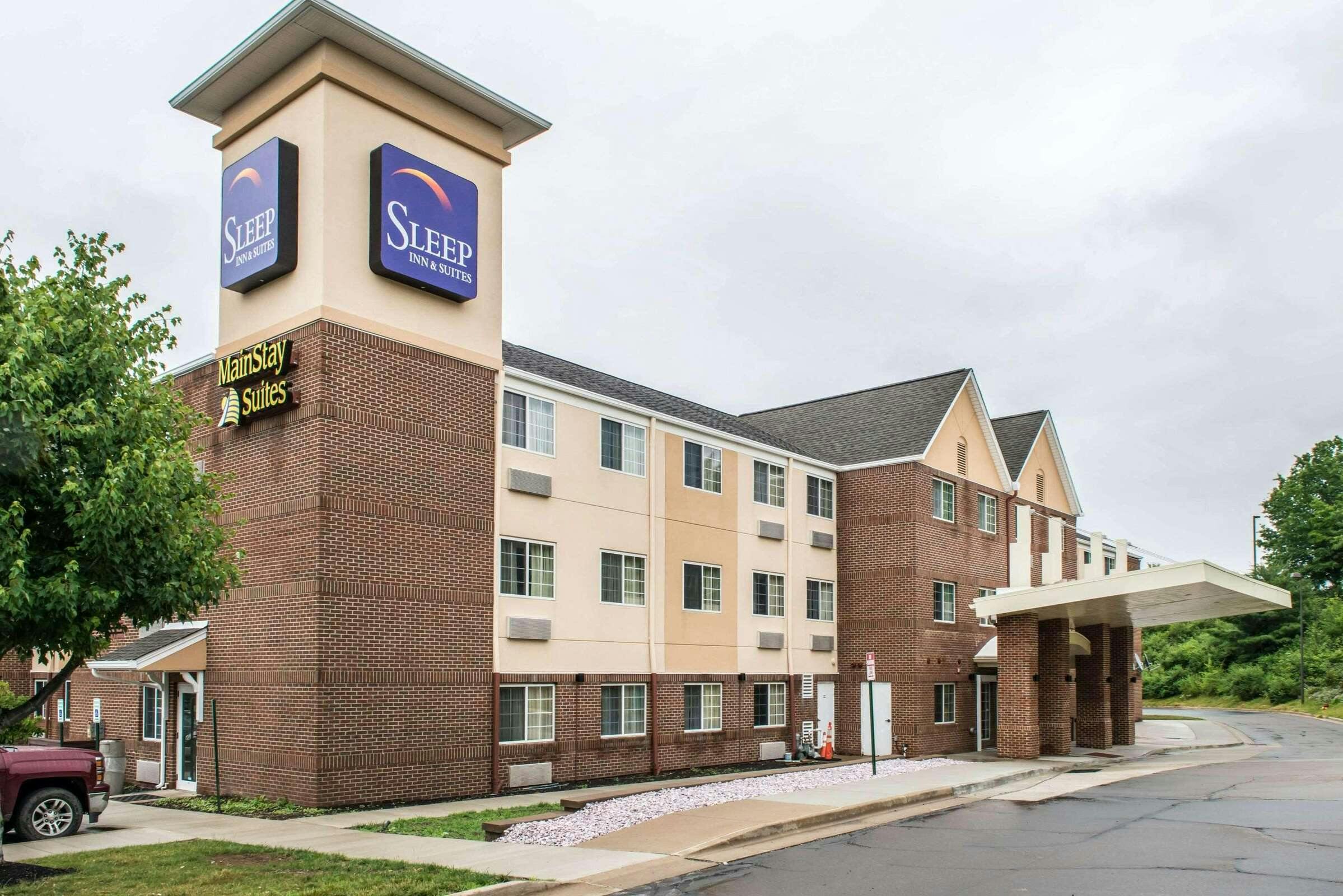 Sleep Inn & Suites Pittsburgh Airport