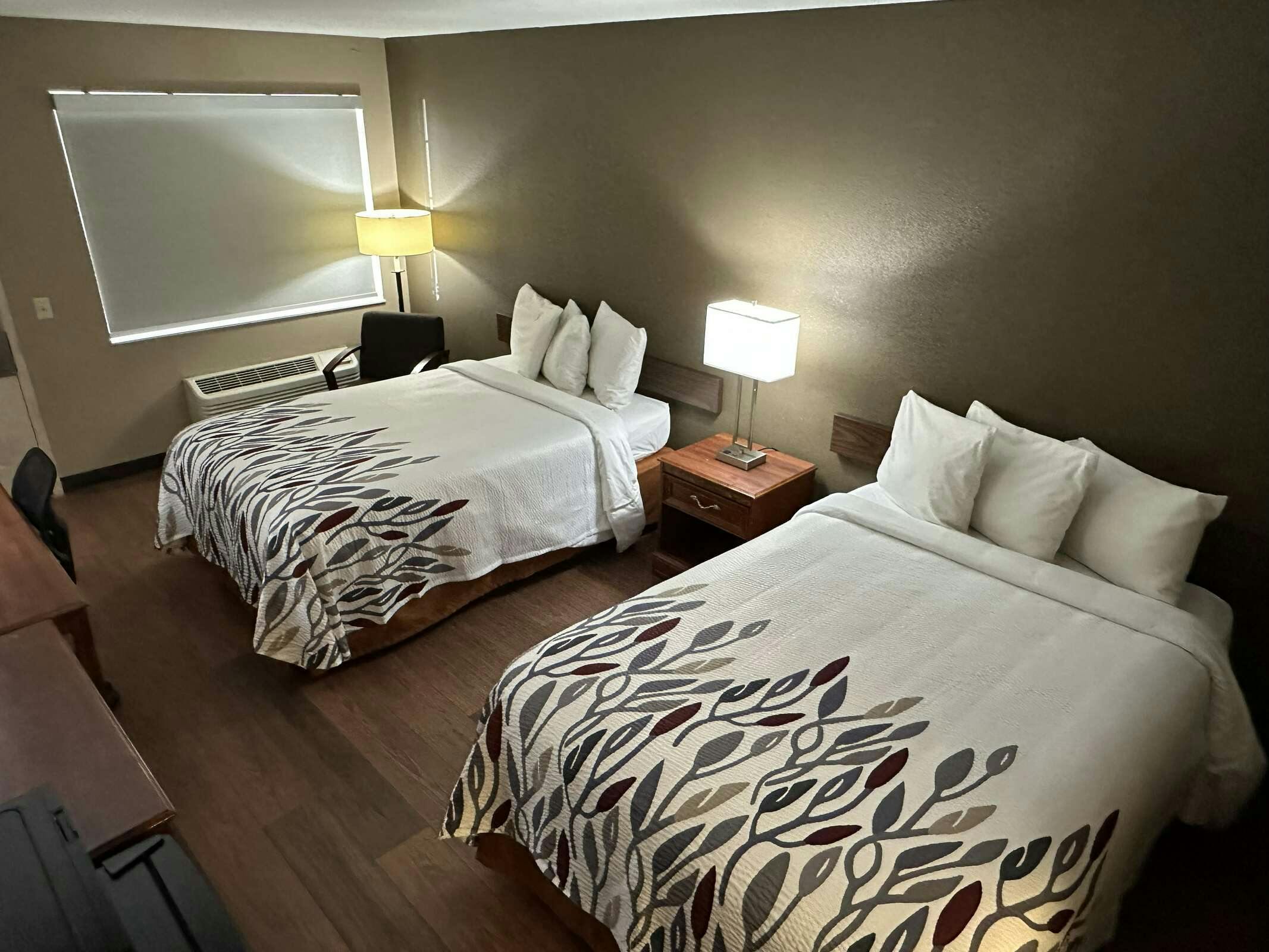 Hotel Red Roof Inn & Suites Marysville photo 1