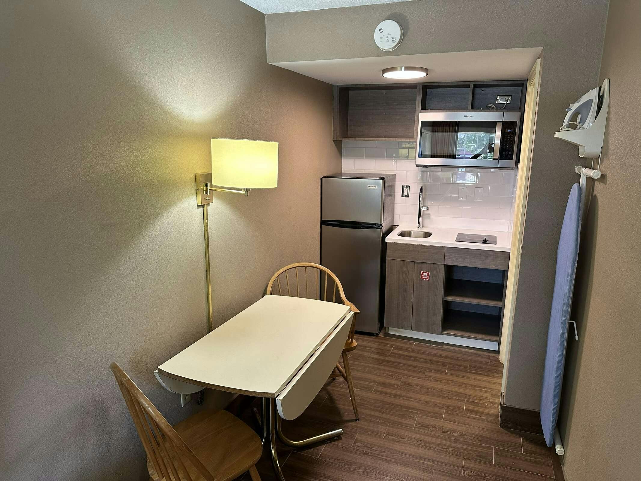 Hotel Red Roof Inn & Suites Marysville photo 5