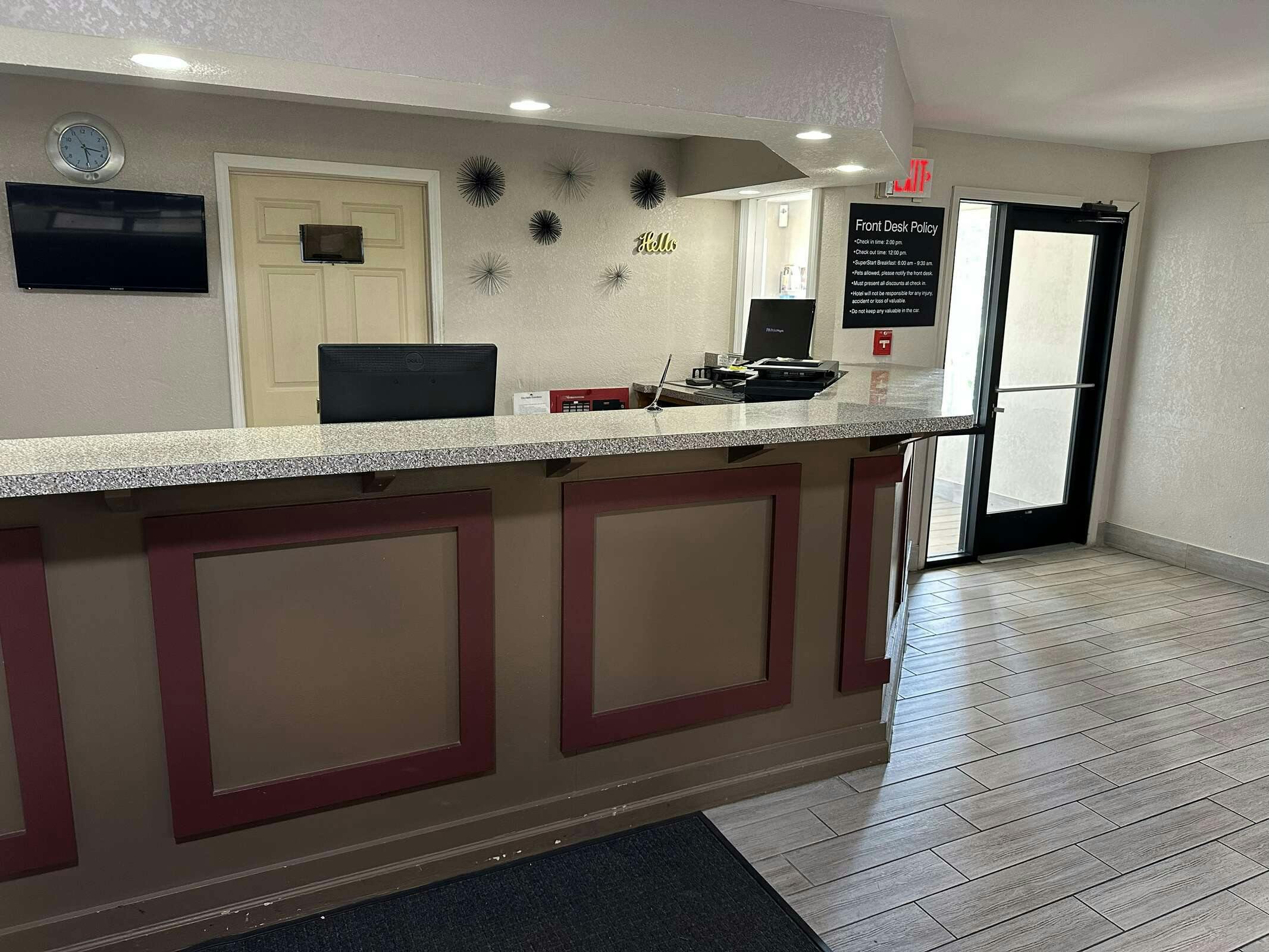 Hotel Red Roof Inn & Suites Marysville photo 1