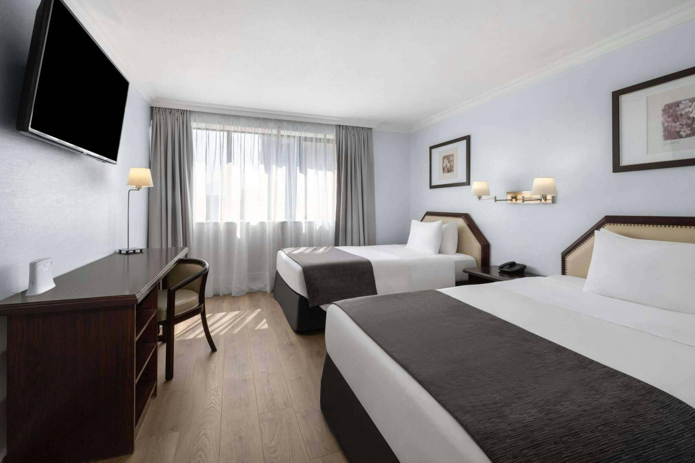 Hotel Wyndham Garden Santiago Kennedy photo 5