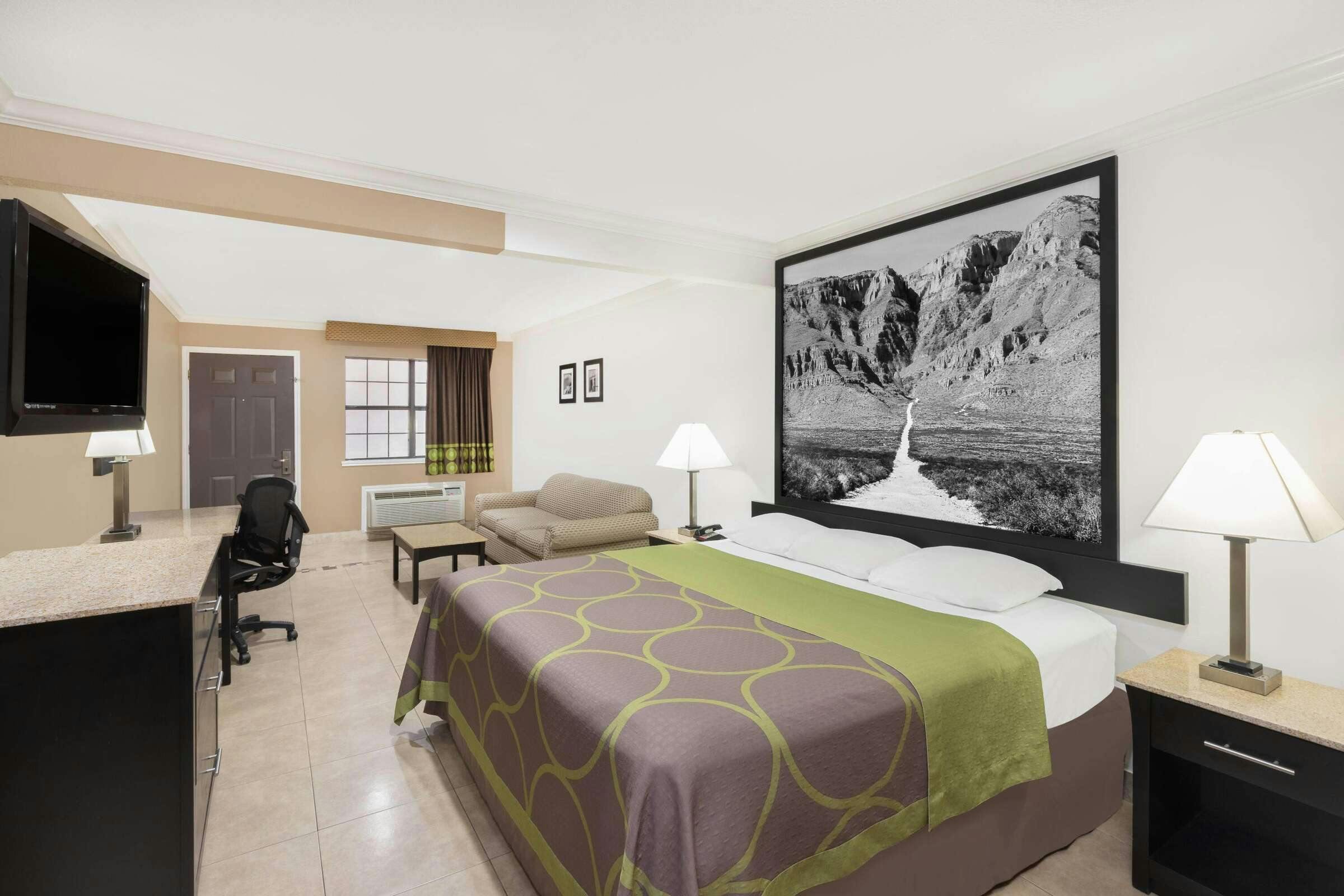 Hotel Super 8 by Wyndham McAllen/Downtown/La Plaza Mall photo 4