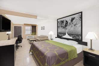 Hotel Super 8 by Wyndham McAllen/Downtown/La Plaza Mall photo 4
