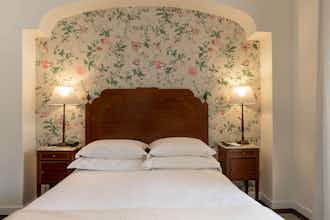 Hotel As Janelas Verdes photo 2