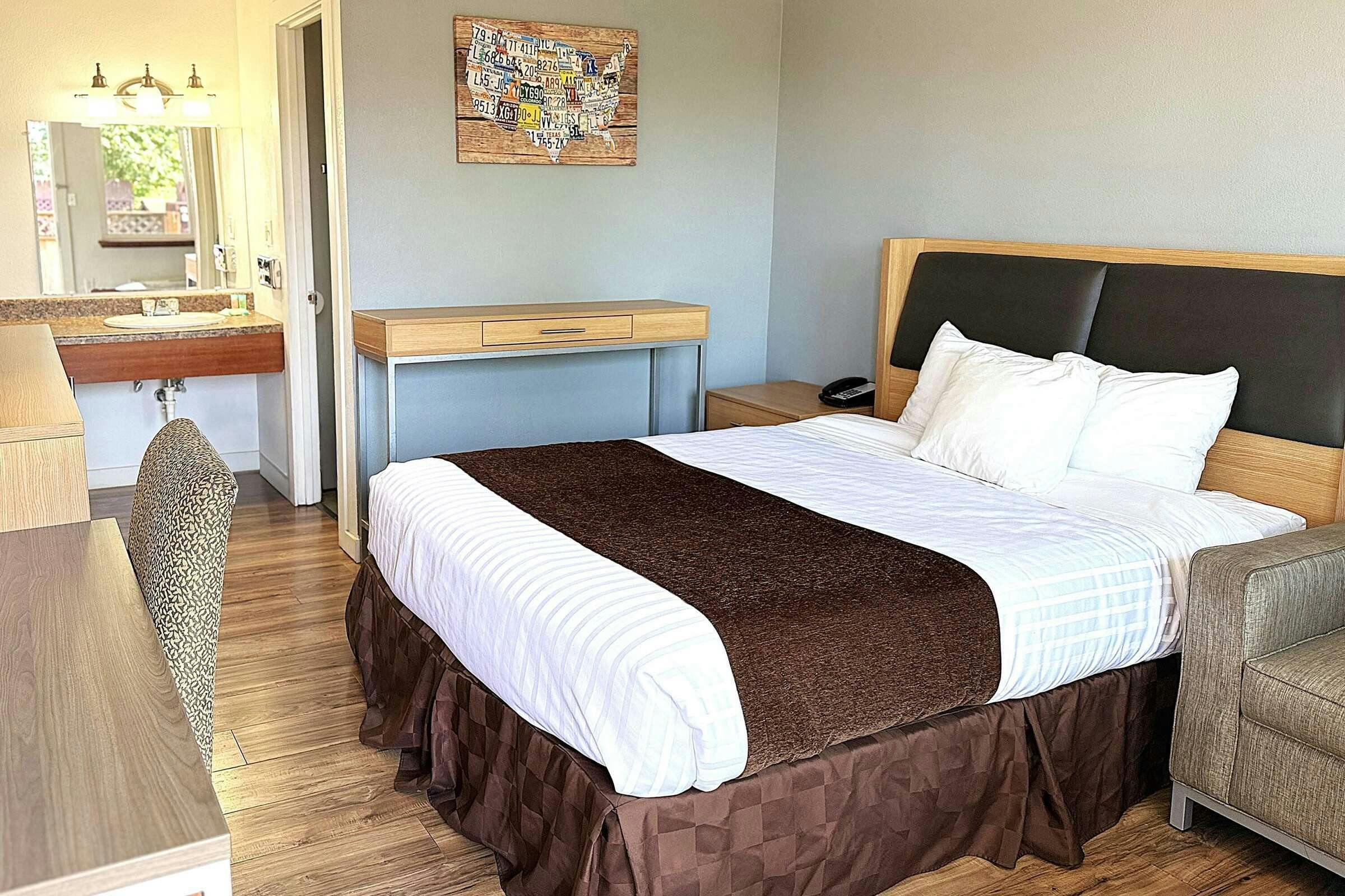 Hotel Travelodge by Wyndham Chehalis photo 2