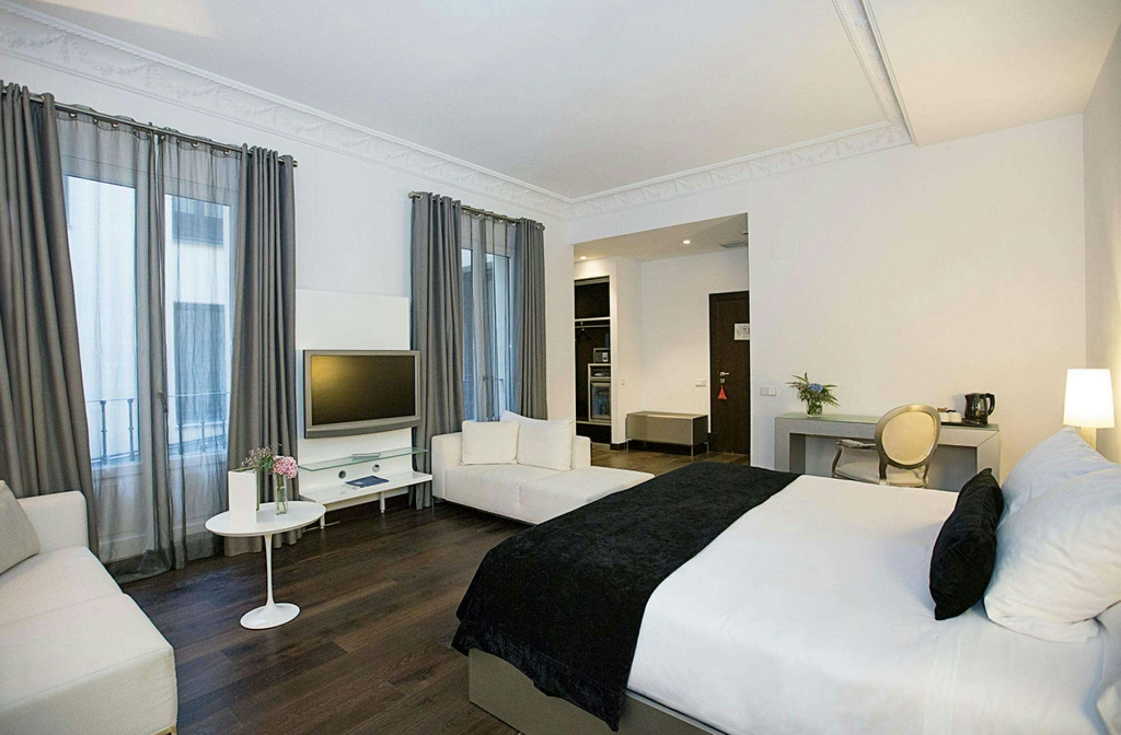 Hotel Hospes Puerta de Alcalá photo 2