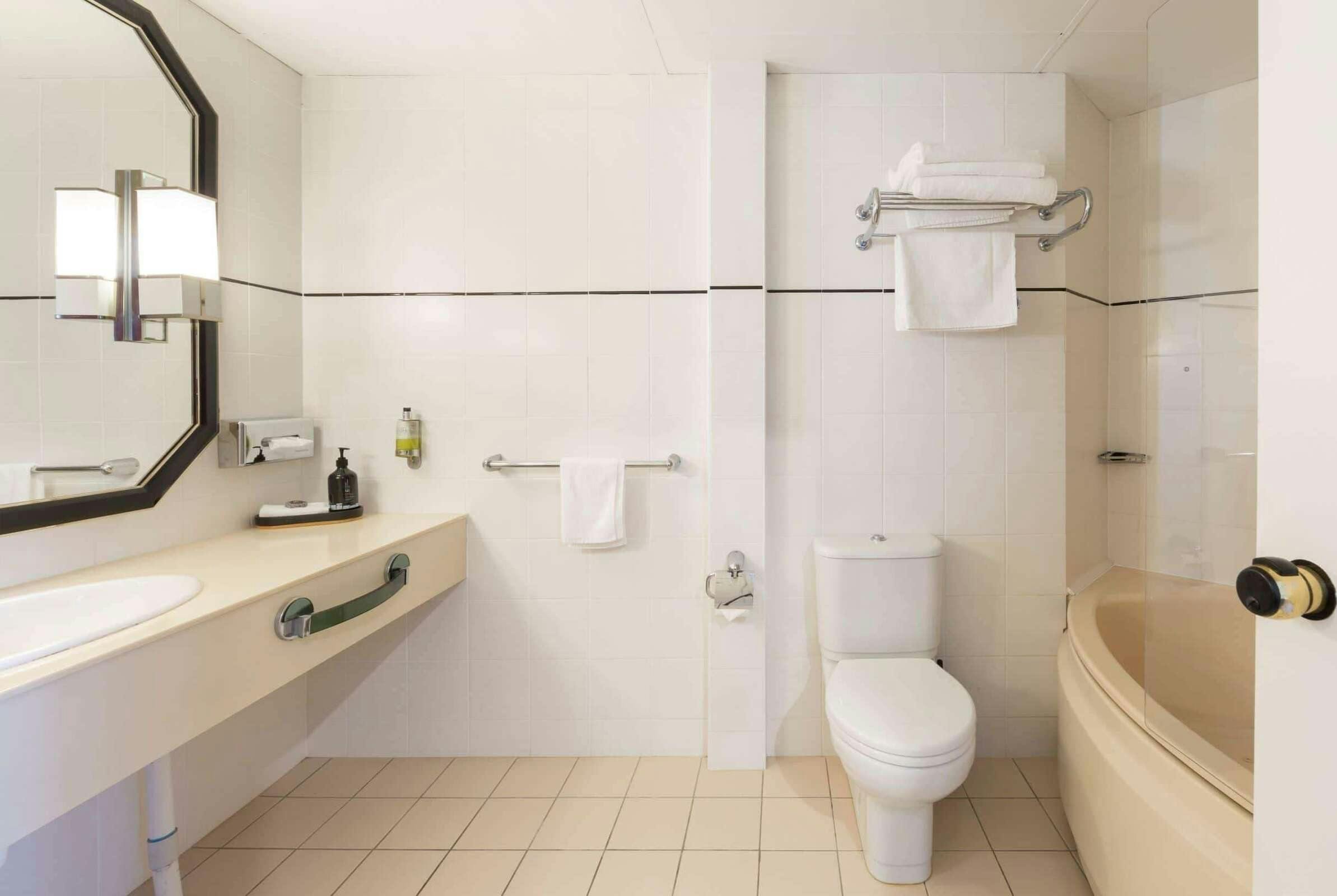 Hotel Ramada Diplomat Canberra photo 5