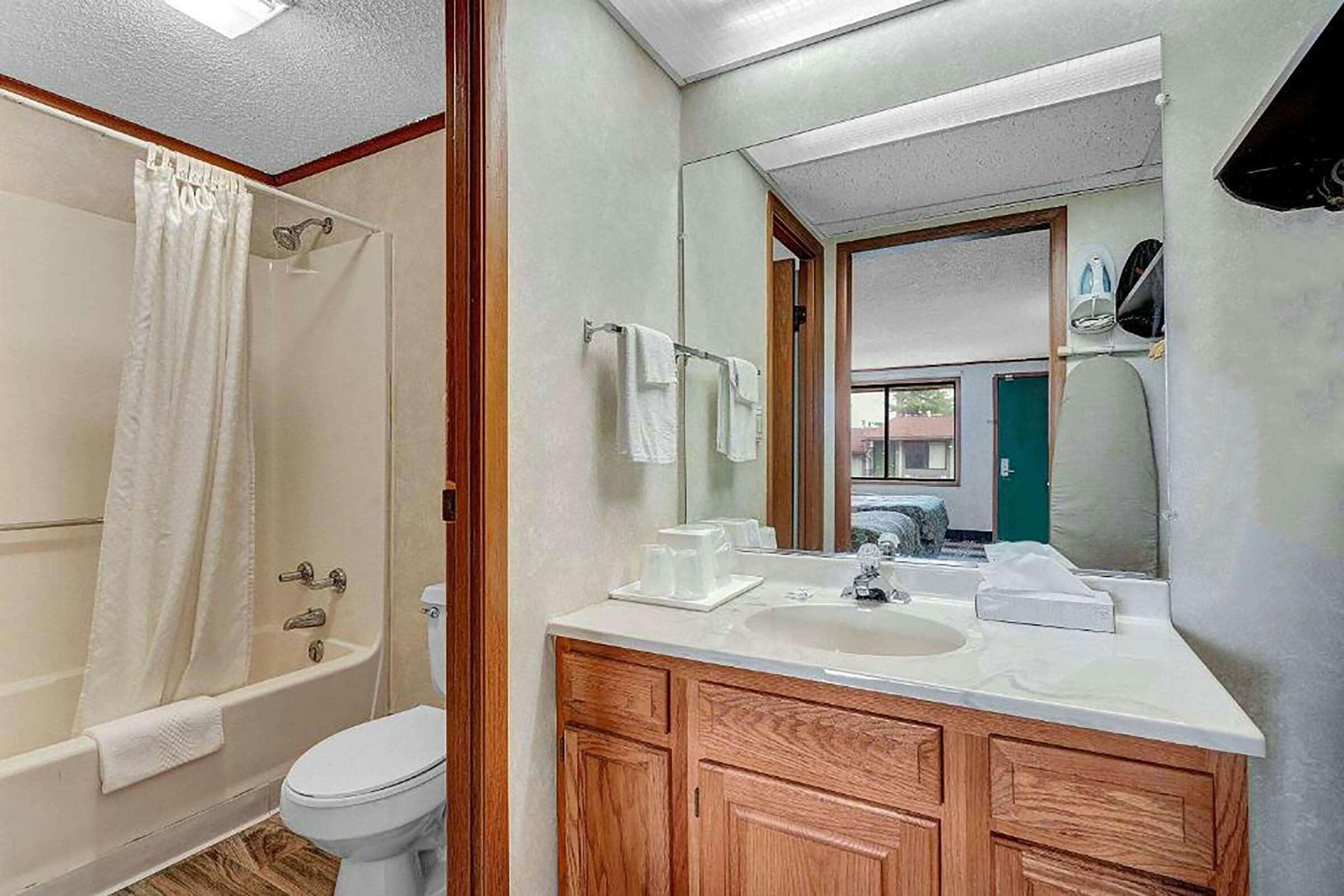 Hotel Days Inn by Wyndham Liverpool/Syracuse photo 1