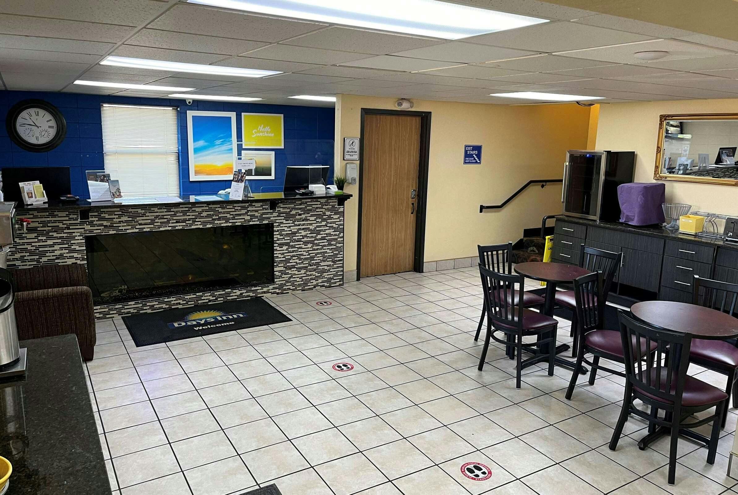 Hotel Days Inn by Wyndham Park City Kansas photo 3