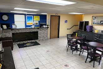 Hotel Days Inn Park City Kansas photo 3