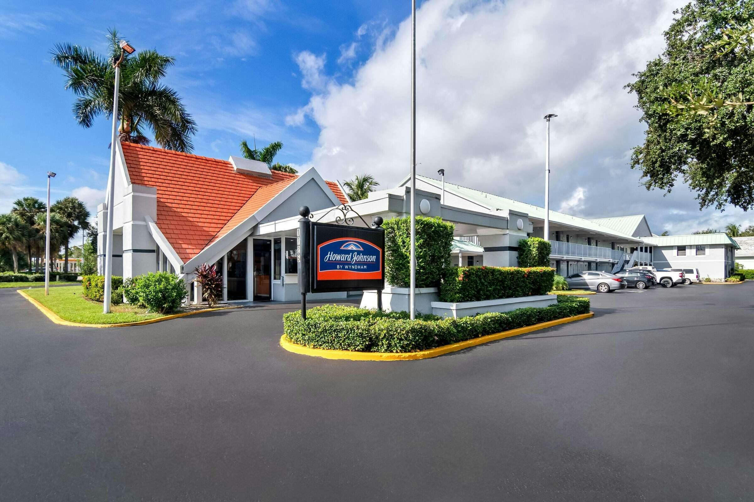 Hotel Howard Johnson Vero Beach Dtn photo 1