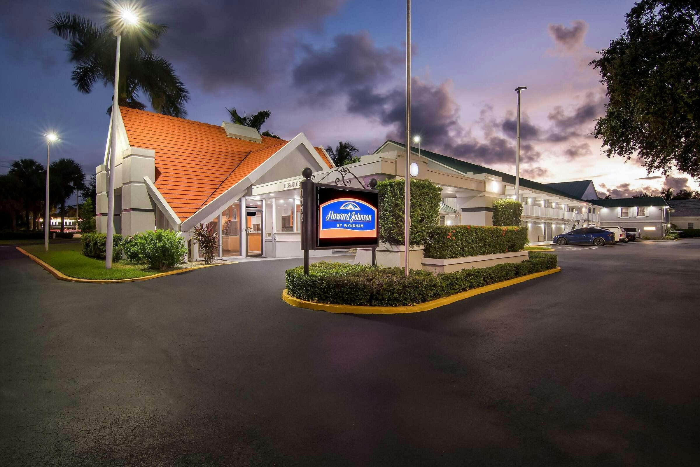 Hotel Howard Johnson Vero Beach Dtn photo 3