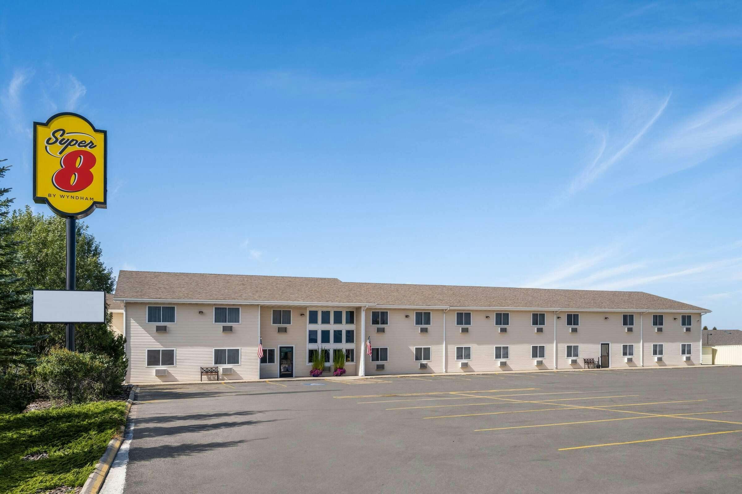 Hotel Super 8 by Wyndham Lewistown photo 1