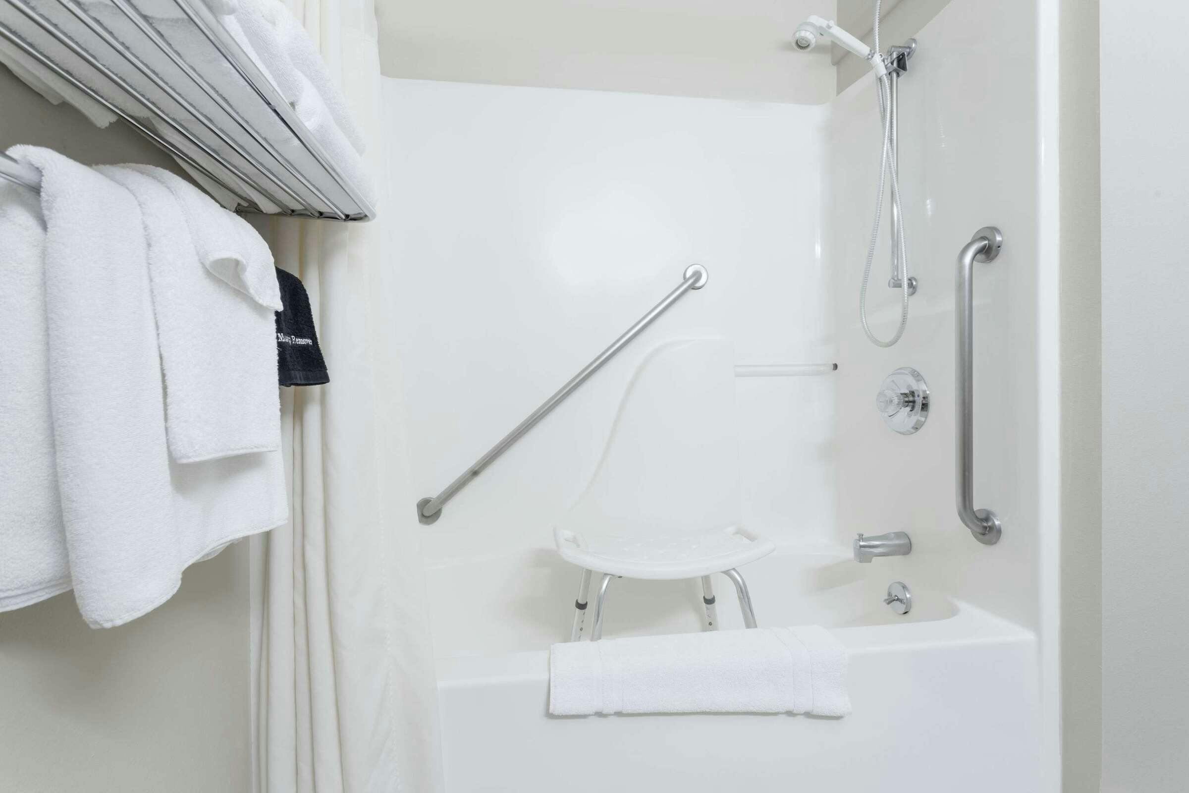 Hotel Super 8 by Wyndham Lewistown photo 5