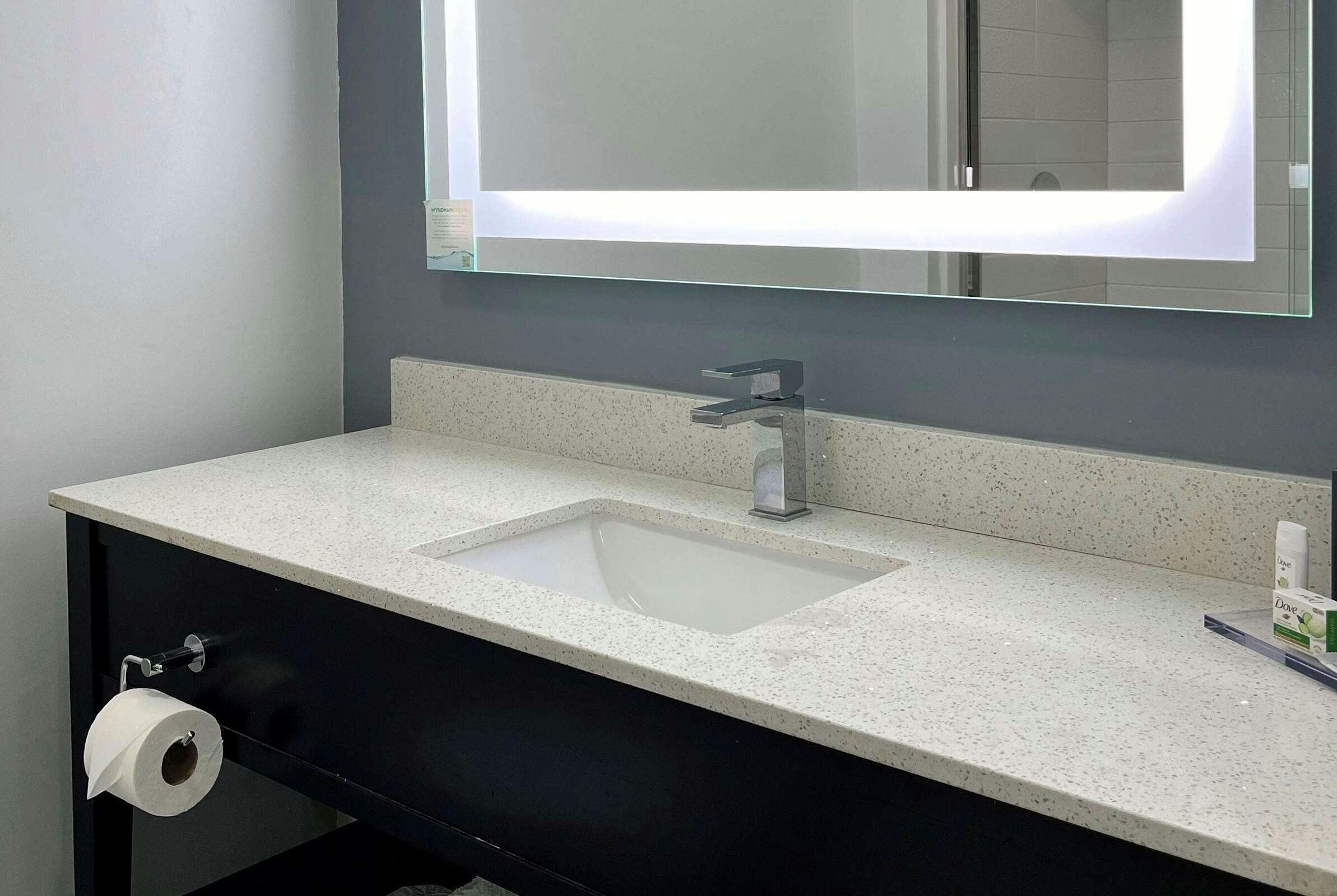 Hotel Wingate Indianapolis Airport photo 5