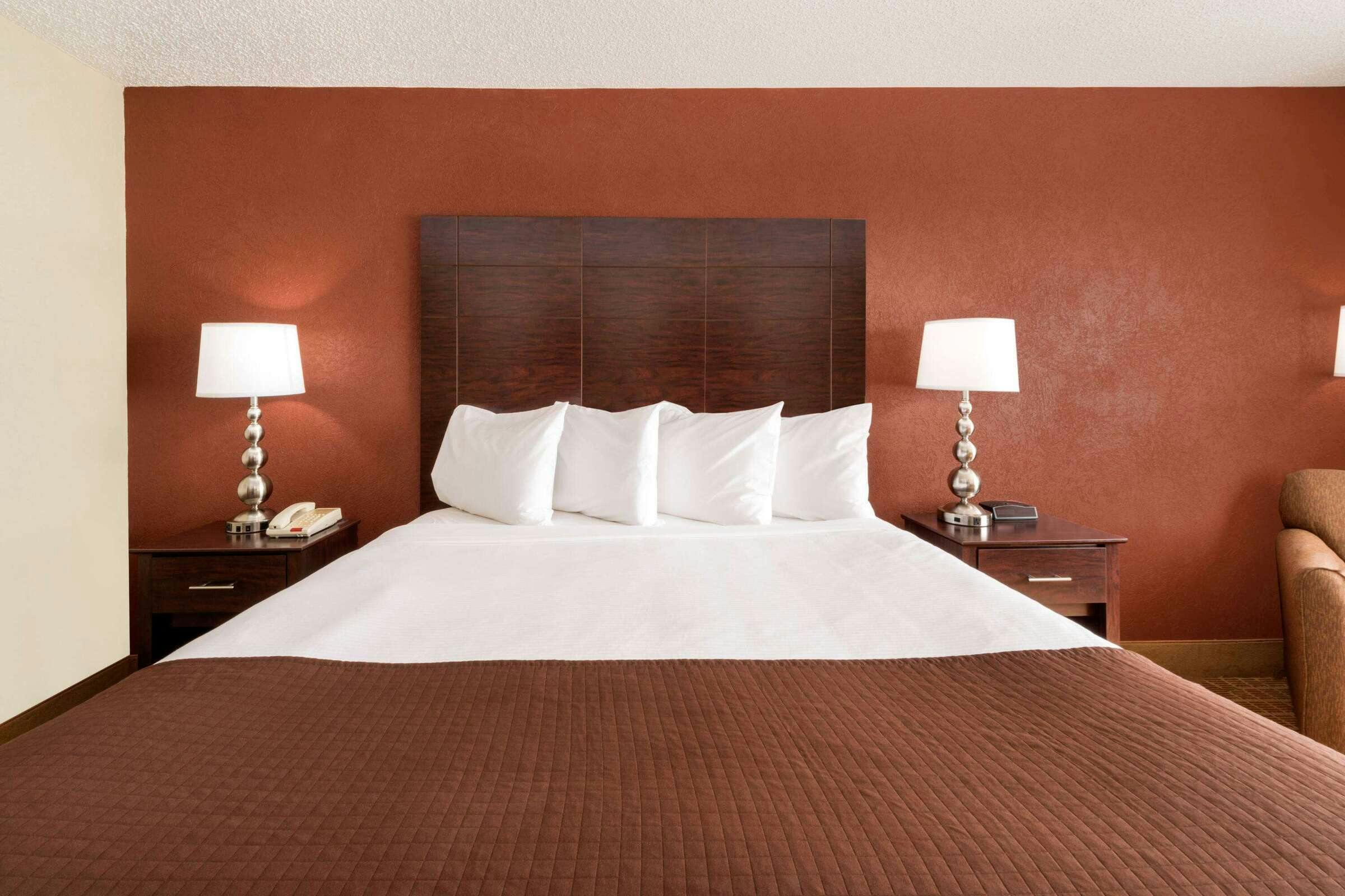 Hotel Baymont by Wyndham Midland Airport photo 5