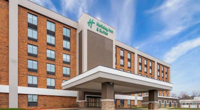 Holiday Inn & Suites Richmond West End