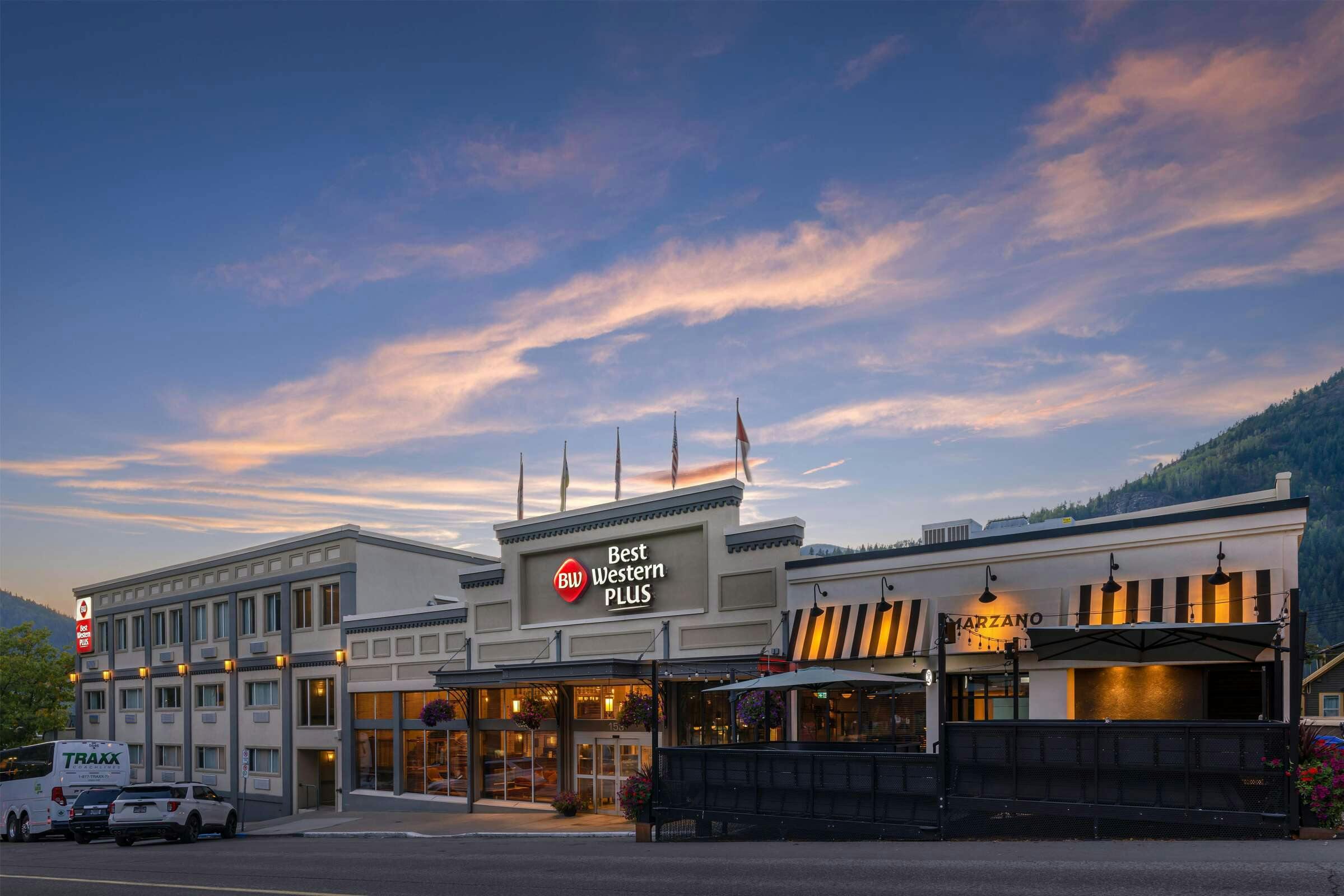 Best Western Plus Baker Street Inn & Convention Centre