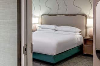 Hotel DoubleTree by Hilton Chicago - North Shore Conference Center photo 1