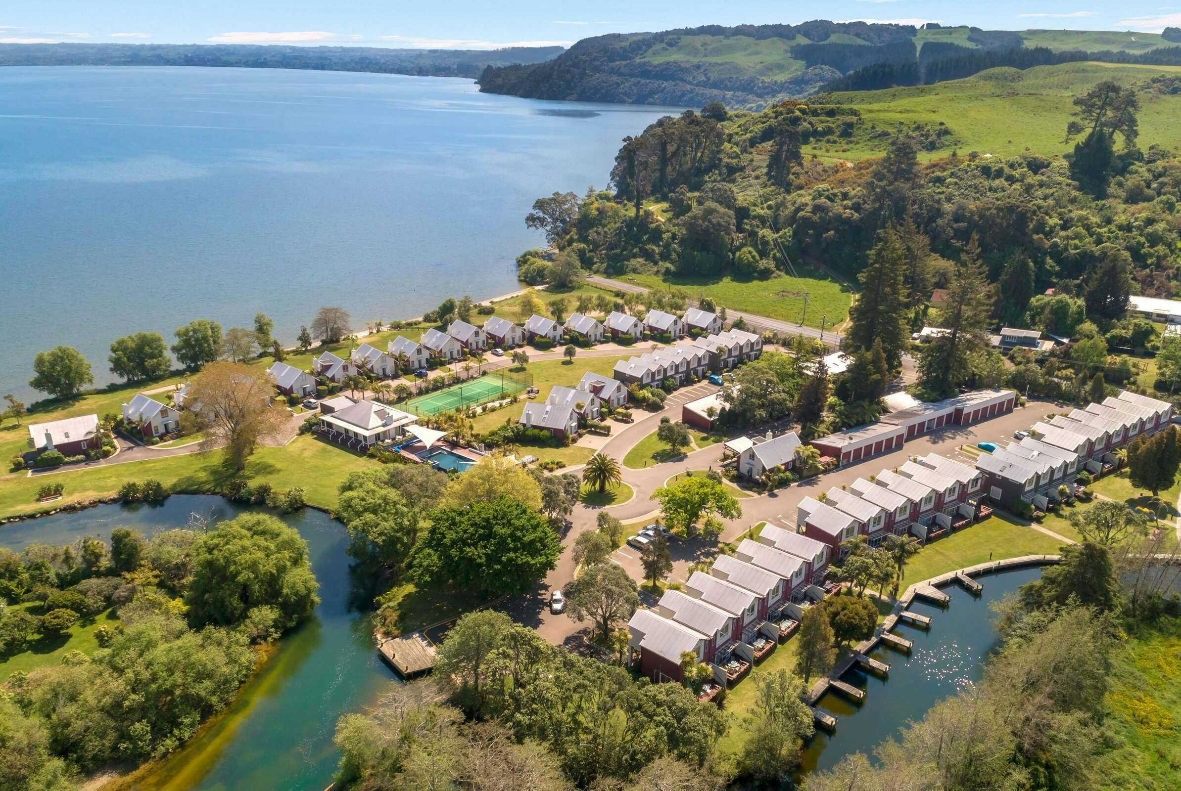 Hotel Ramada Resort By Wyndham Rotorua Marama photo 4
