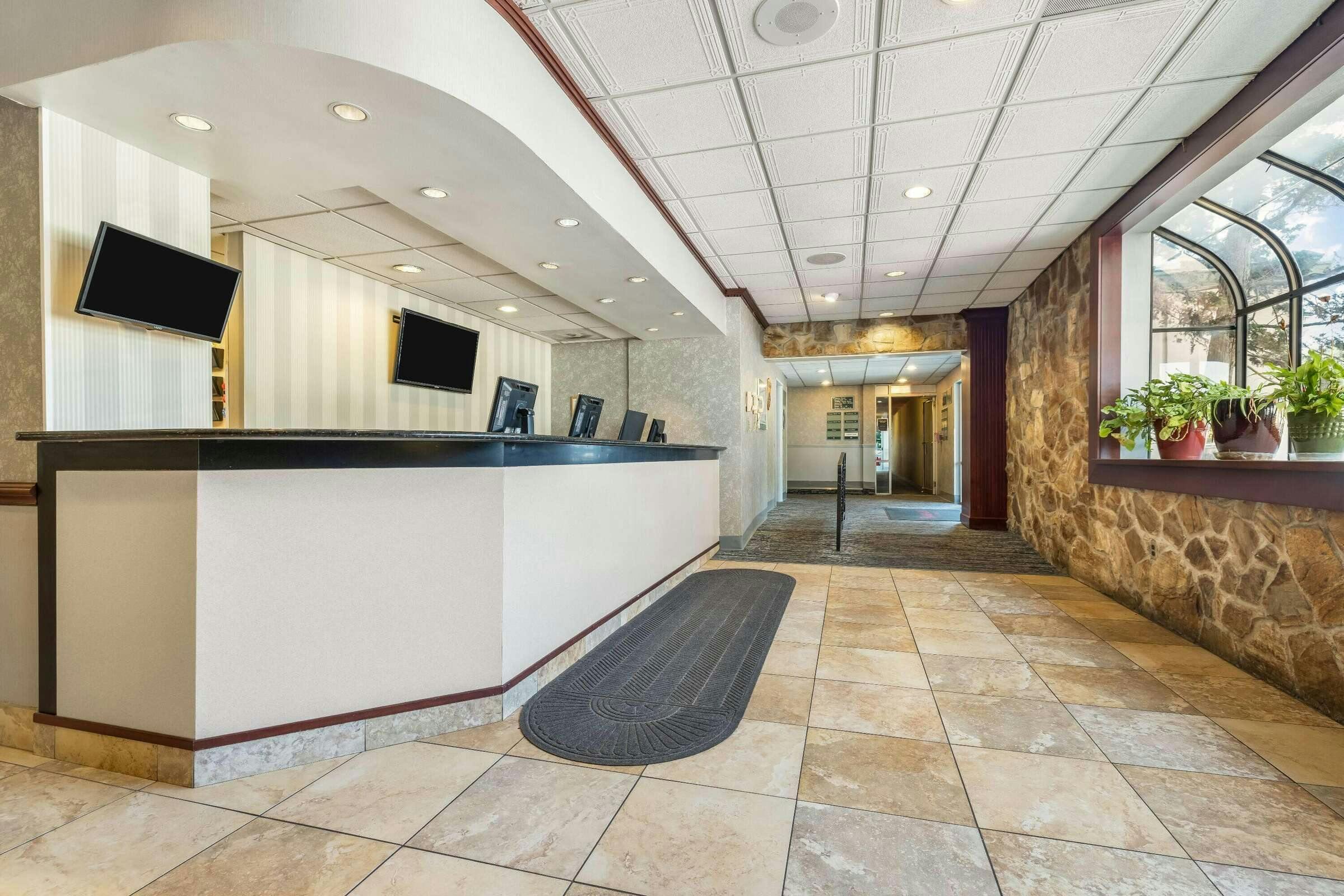 Hotel Ramada by Wyndham State College Hotel & Conference Center photo 3